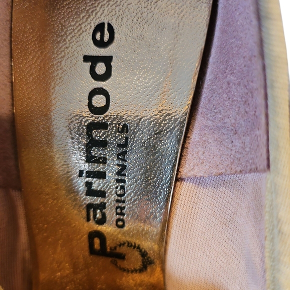 Vi Tagr Parimode Original Gold Textured Heels with Ornamental Detail - Picture 5 of 6